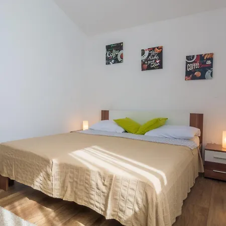 Appartement With Parking Space - 17879 *